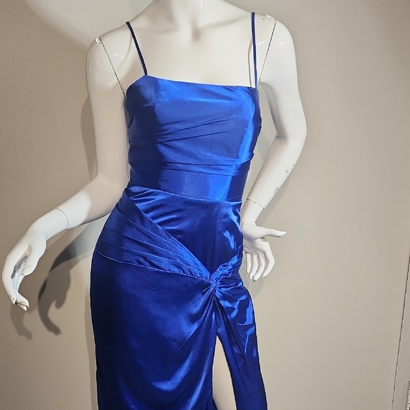Elegant Blue Satin Evening Dress - Picture 3 of 15